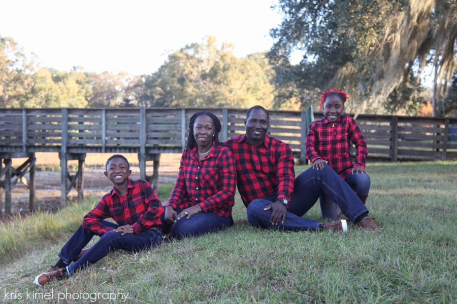 Holiday family portrait at Lake Killearney in Tallahassee, Florida