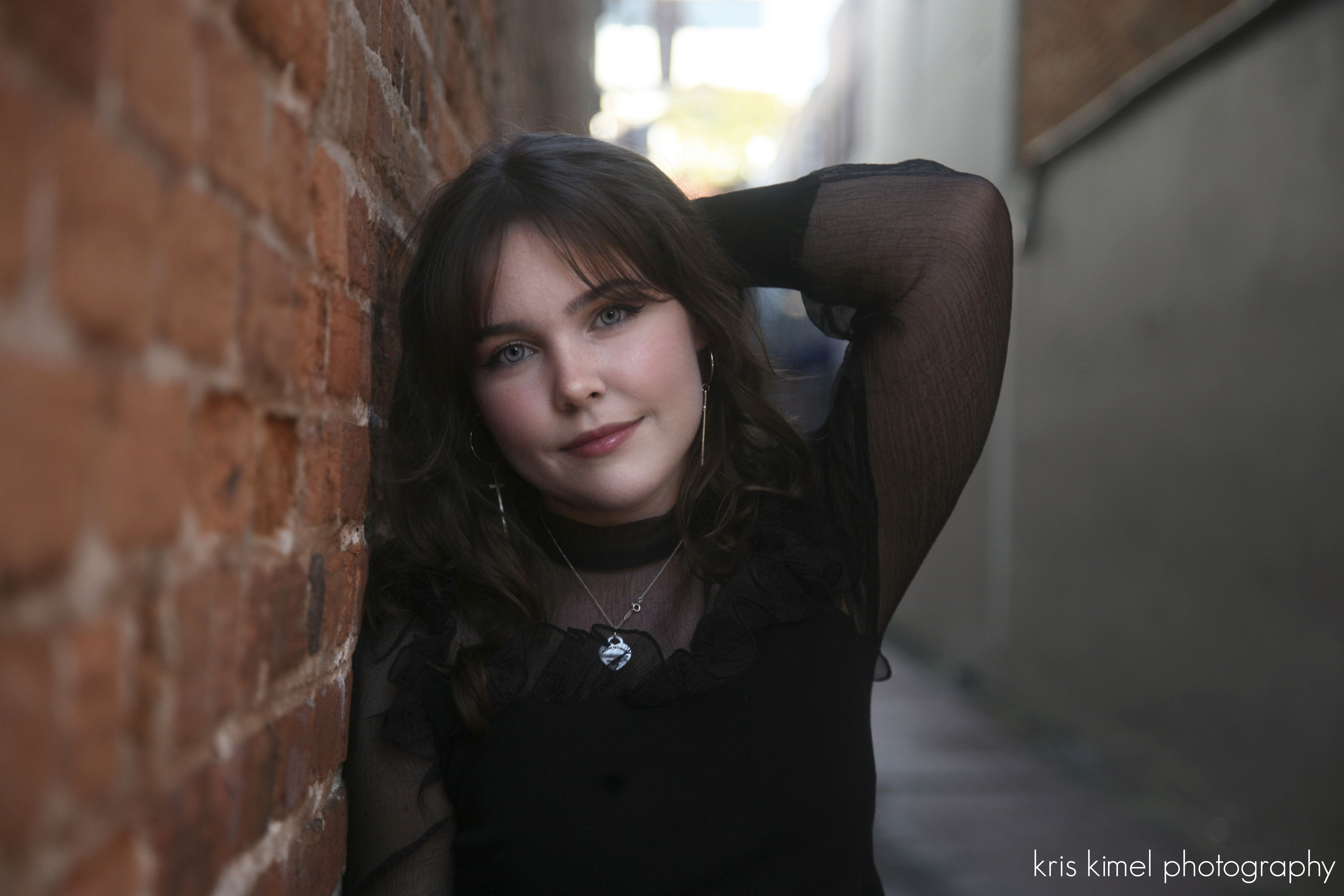 Senior portraits of high school senior in dowtown Tallahadssse, FL 