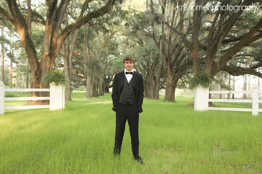 Portraits of high school senior taken in Tallahassee Florida by Kris Kimel Photpgraphy